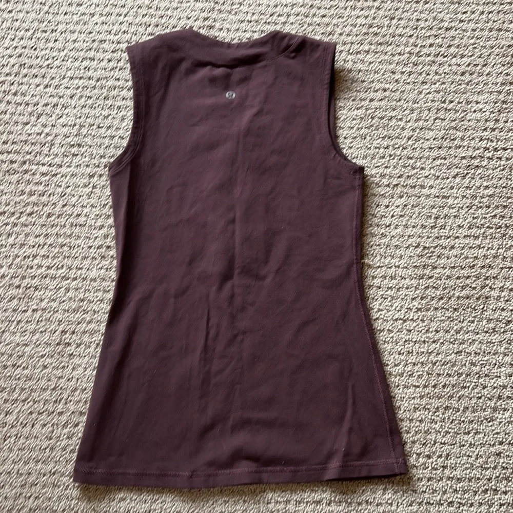 Lululemon workout top tank shirt great shape sleeveless yoga workout running - Picture 3 of 4